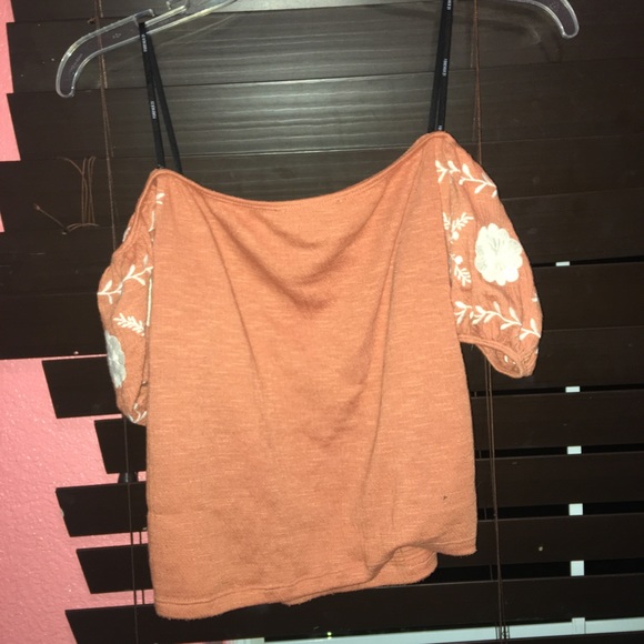 Off shoulder crop top - Picture 2 of 2